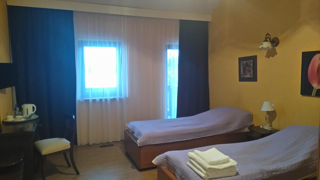 Karczma Biesiadna Bed and Breakfast Dalnia Exteriör bild