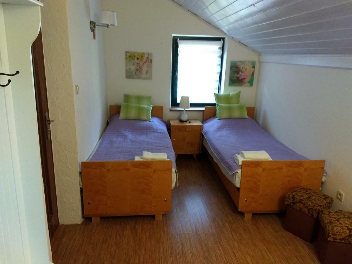 Karczma Biesiadna Bed and Breakfast Dalnia Exteriör bild